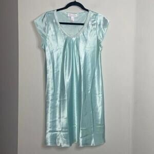 Oscar de la Renta pink label light blue short sleeve satin like nightgown dress